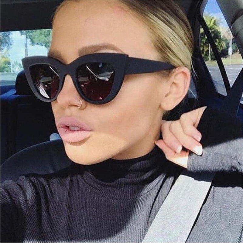 2018 New Cat Eye Women Sunglasses Tinted Color Lens Men Vintage Shaped Sun Glasses Female Eyewear Blue Sunglasses Brand Designer